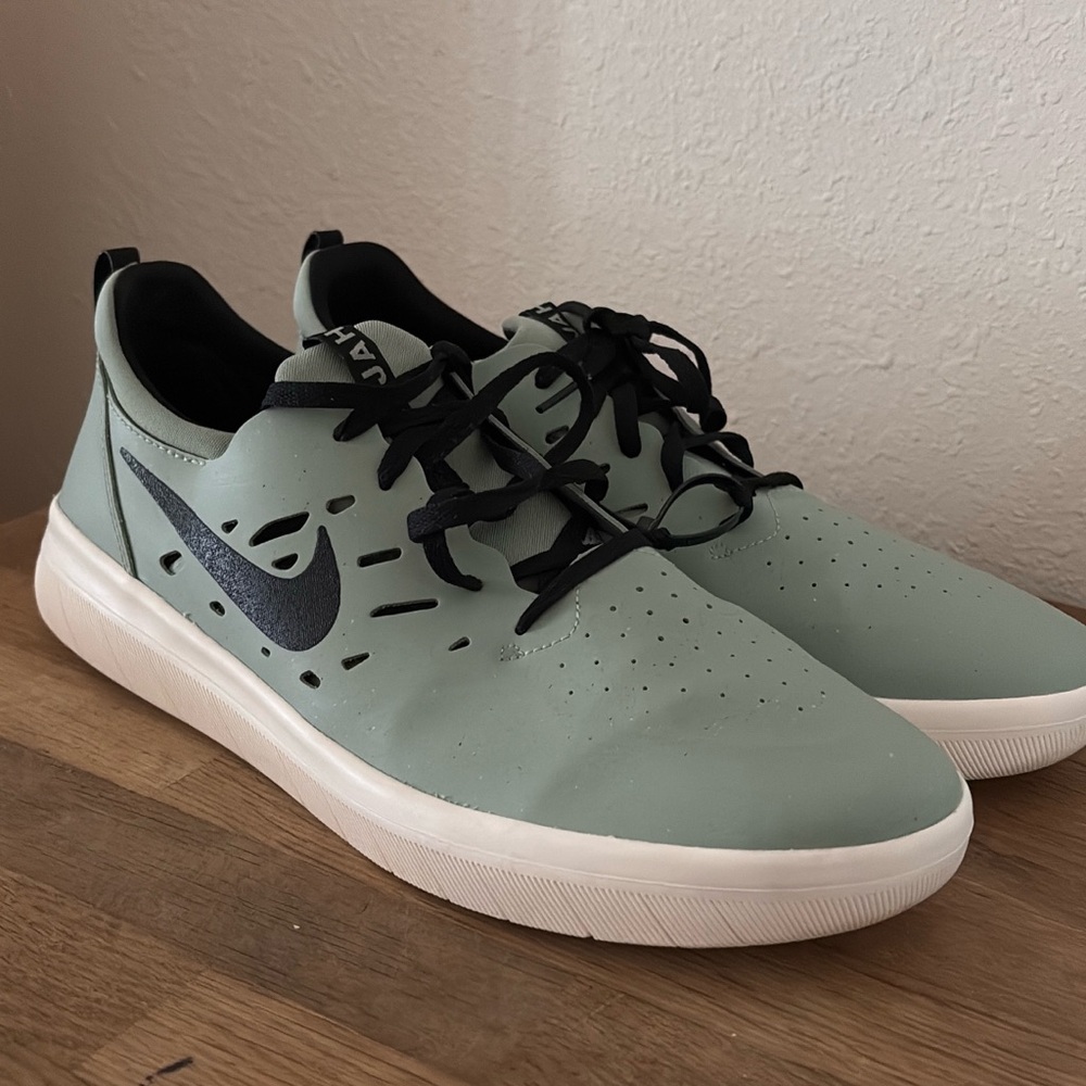 Nike Men's Mint Green Sneakers with Black Accents